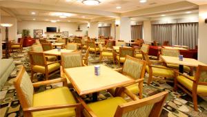 Holiday Inn Express & Suites Monterrey Aeropuerto By Ihg,Guadalupe>>Apodaca,3 star