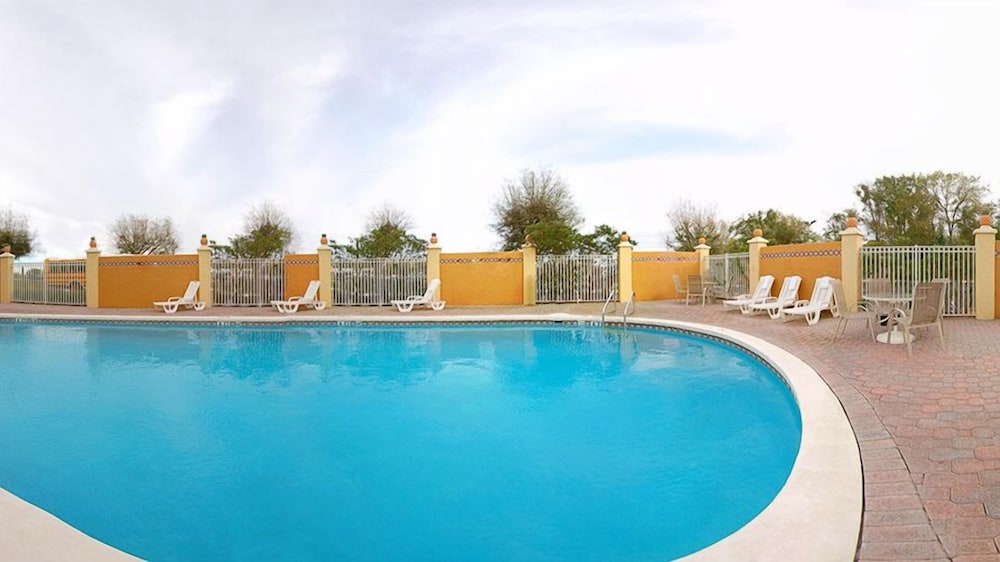 comfort inn and suites lakeland north i 4