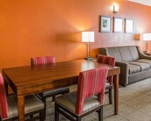 comfort inn and suites lakeland north i 4