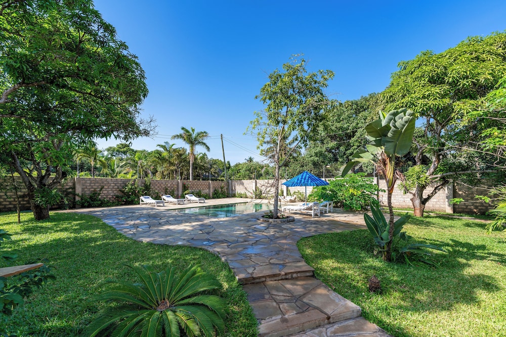 hibiscus home and apartments
