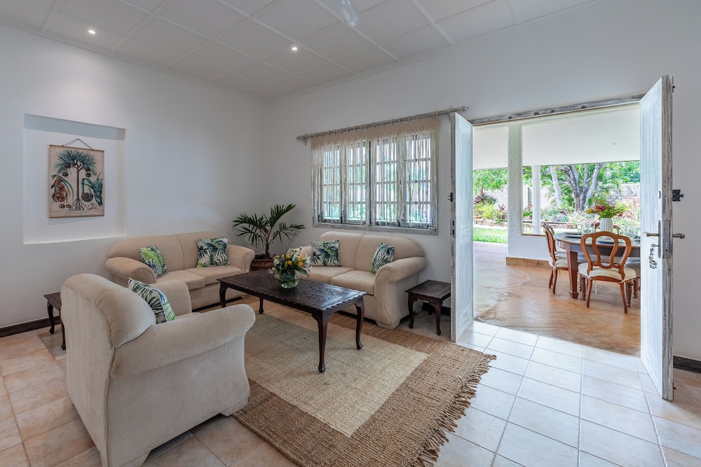hibiscus home and apartments