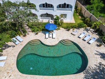 hibiscus home and apartments