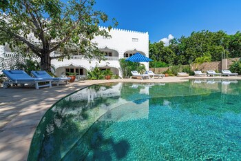 hibiscus home and apartments