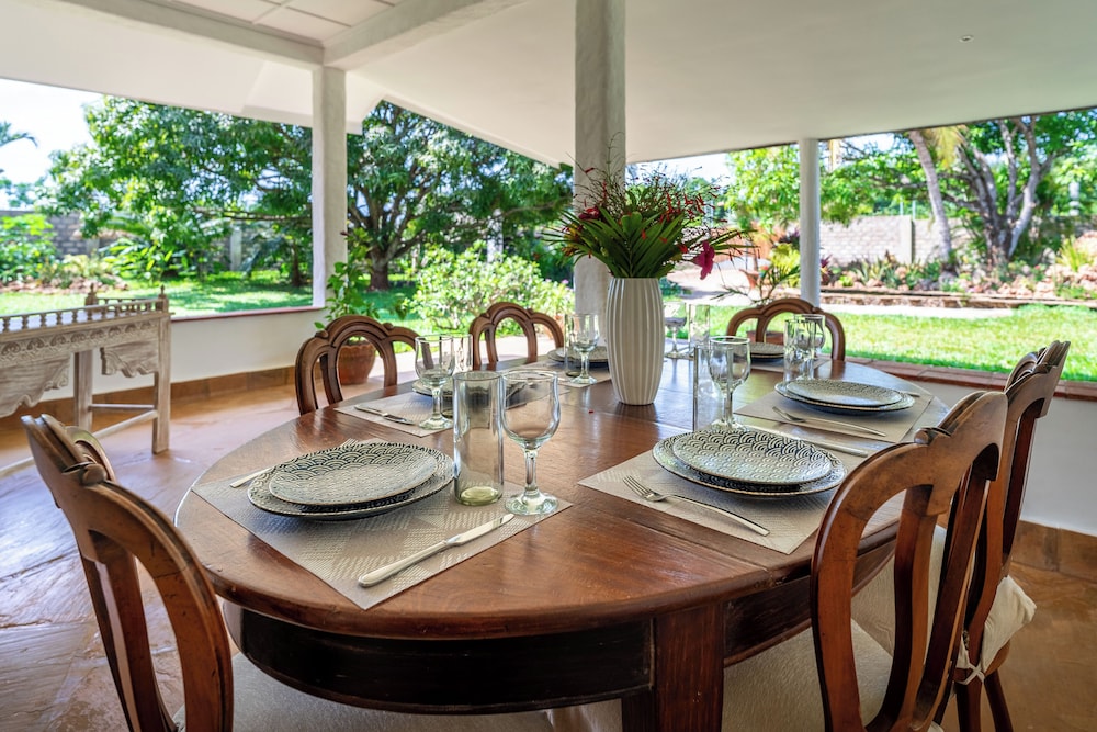 hibiscus home and apartments