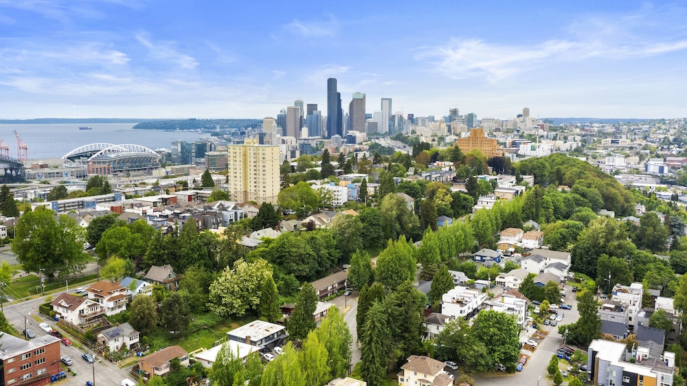 hillside in seattle well appointed