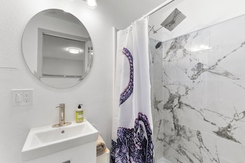 hillside in seattle well appointed