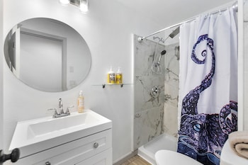 hillside in seattle well appointed