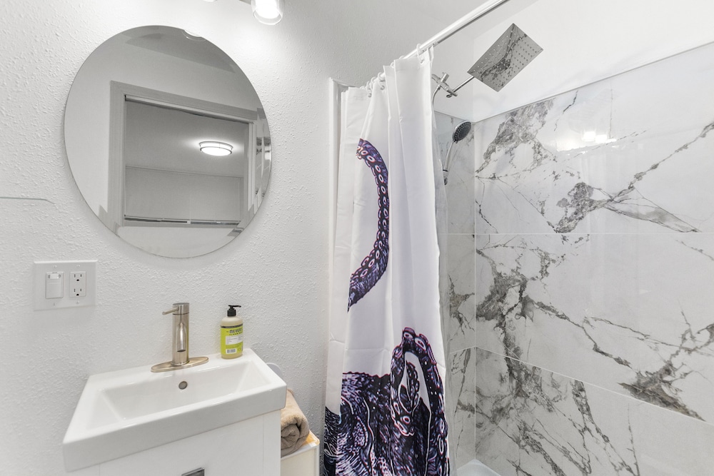 hillside in seattle well appointed