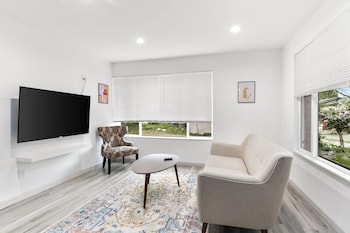 hillside in seattle well appointed