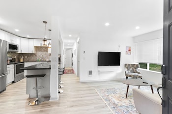 hillside in seattle well appointed