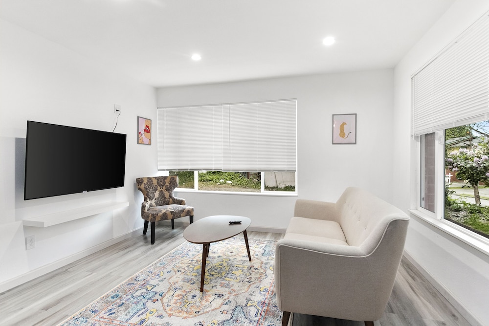 hillside in seattle well appointed