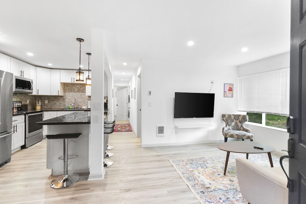 hillside in seattle well appointed