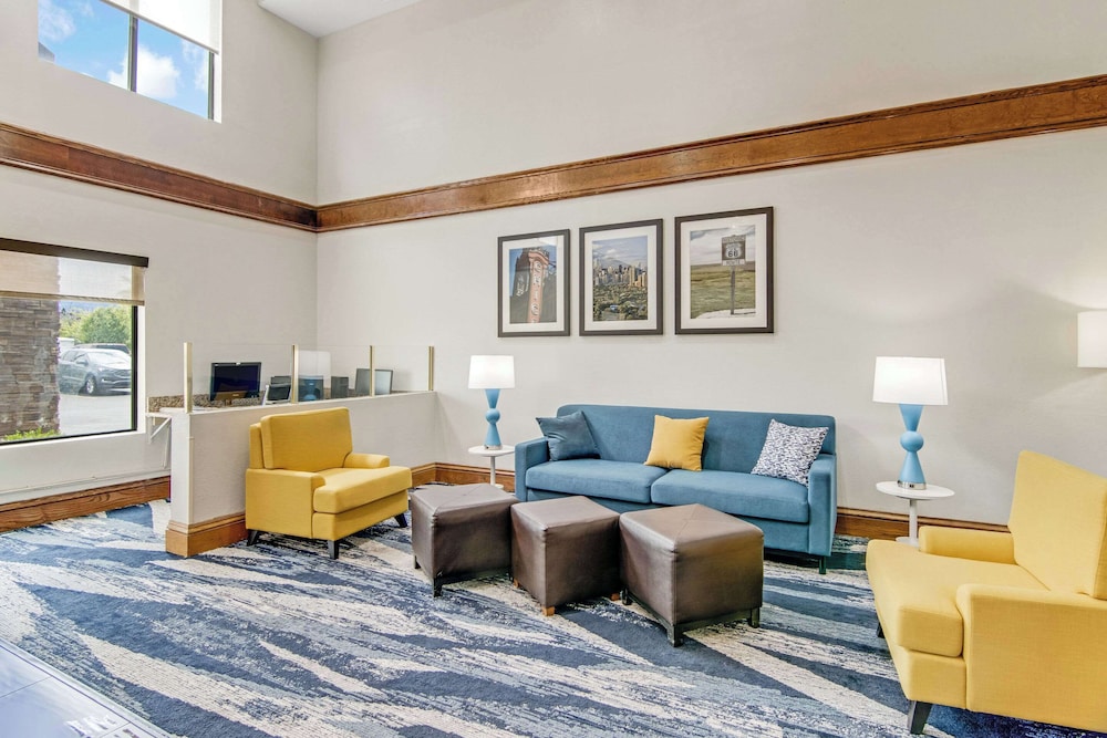 comfort suites near i 80 and i 94