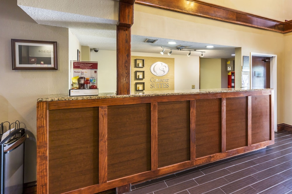 comfort suites near i 80 and i 94