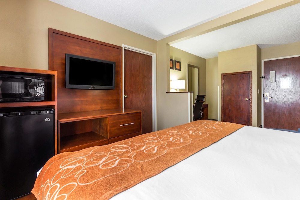 comfort suites near i 80 and i 94