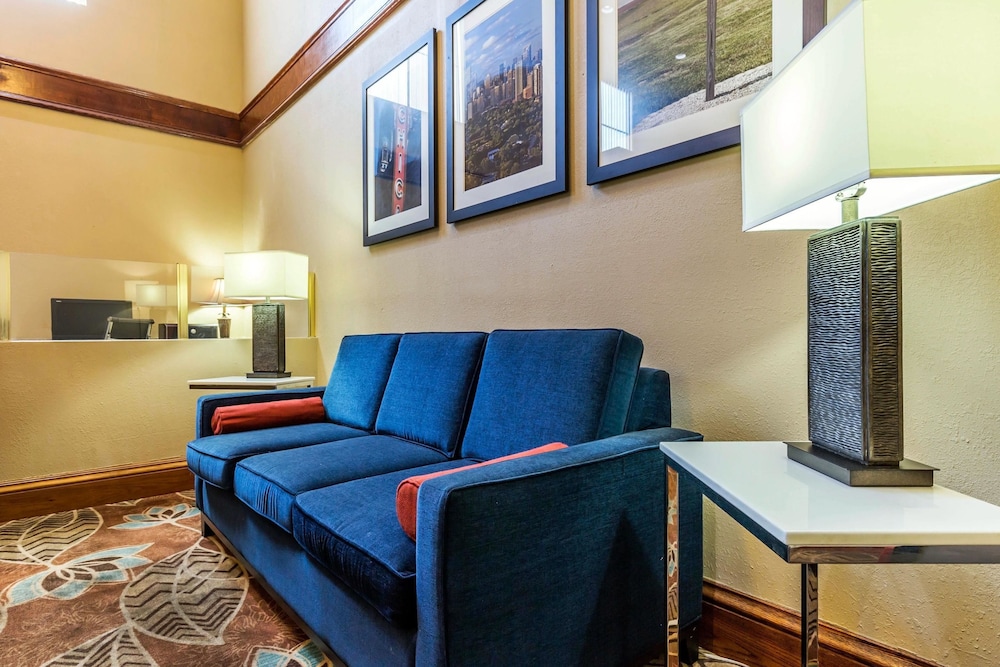 comfort suites near i 80 and i 94