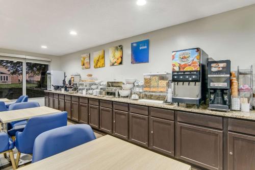 comfort suites near i 80 and i 94