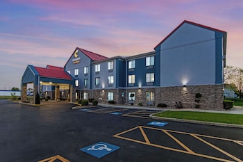 comfort suites near i 80 and i 94