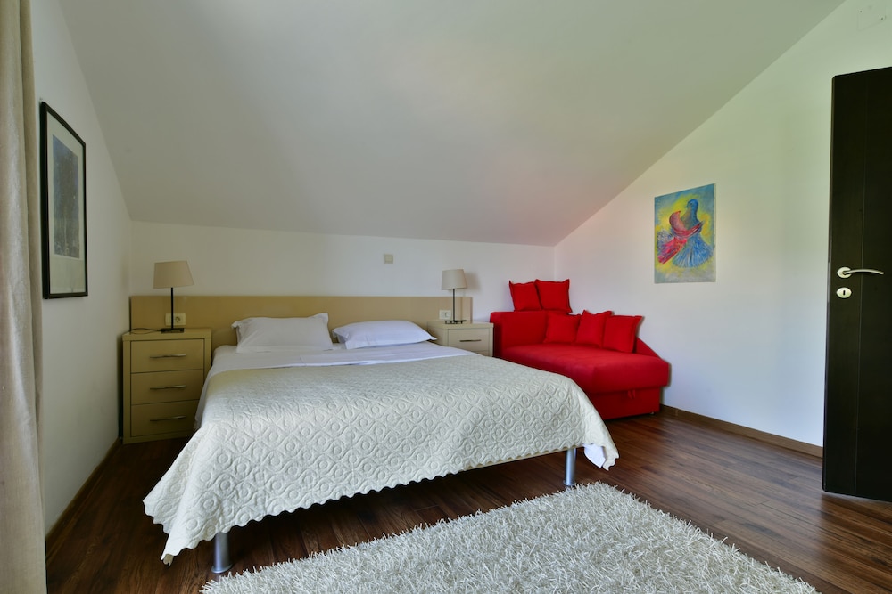 Apartments Kentera,Near Sveti Stefan Beach,4 star