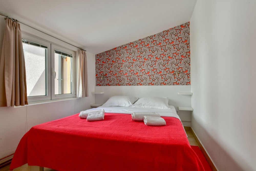 Apartments Kentera,Near Sveti Stefan Beach,4 star