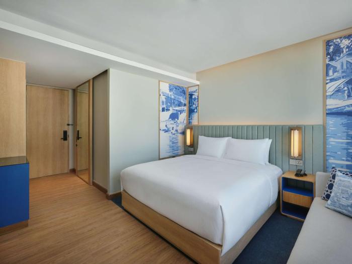 hilton garden inn bangkok riverside