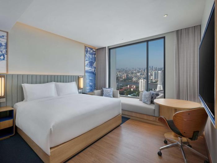 hilton garden inn bangkok riverside
