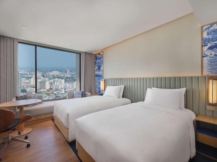 hilton garden inn bangkok riverside