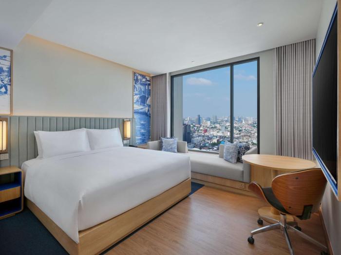 hilton garden inn bangkok riverside