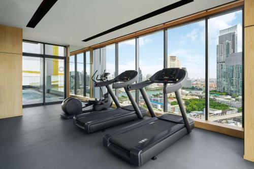 hilton garden inn bangkok riverside
