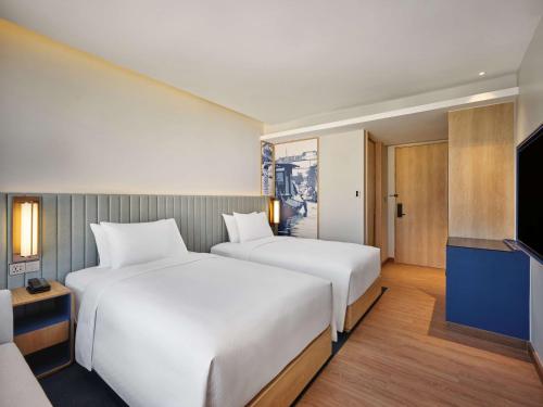 hilton garden inn bangkok riverside