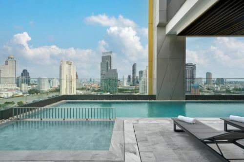hilton garden inn bangkok riverside