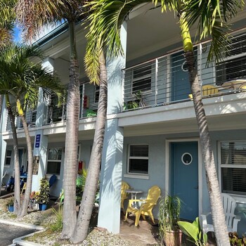 Blue Wave Suites,Clearwater Beach>>Clearwater,2 star