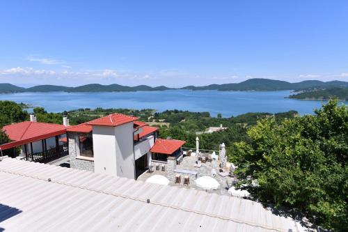 lake plastiras