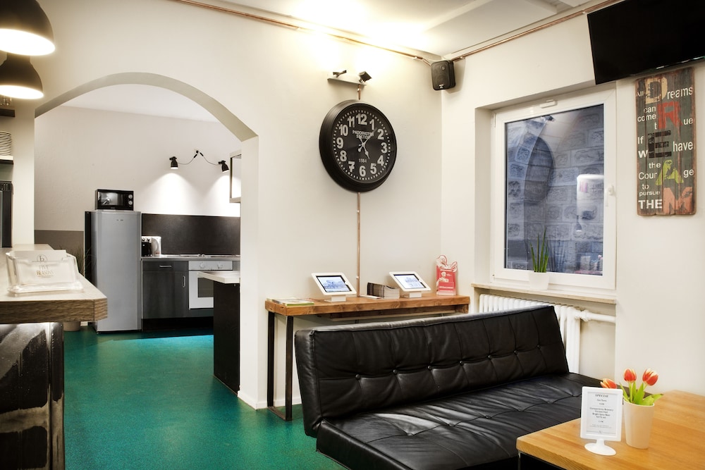 five reasons hotel and hostel