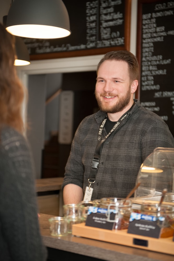 five reasons hotel and hostel