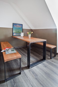 five reasons hotel and hostel