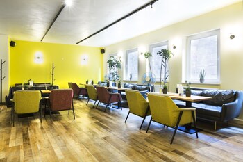 five reasons hotel and hostel