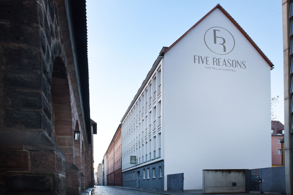 five reasons hotel and hostel