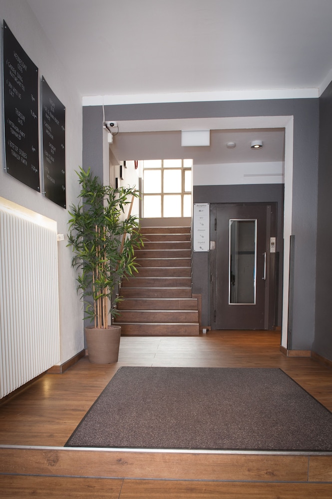 five reasons hotel and hostel