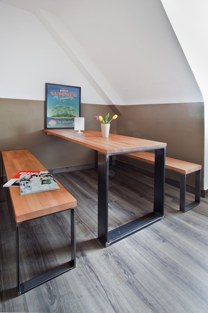 five reasons hotel and hostel