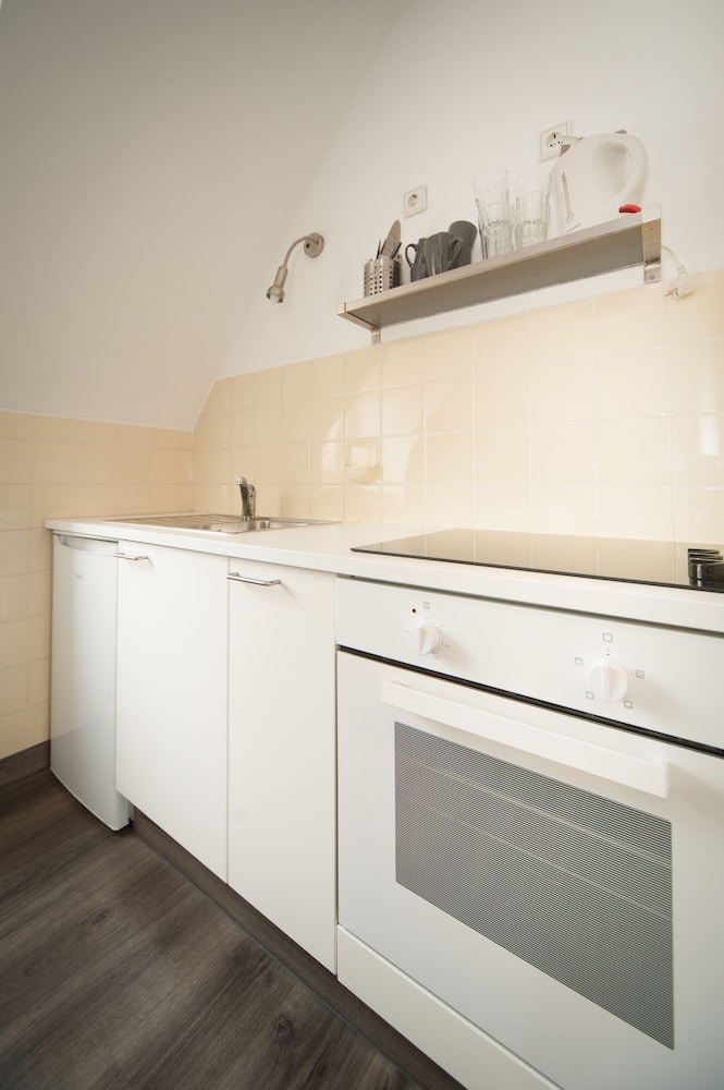 five reasons hotel and hostel