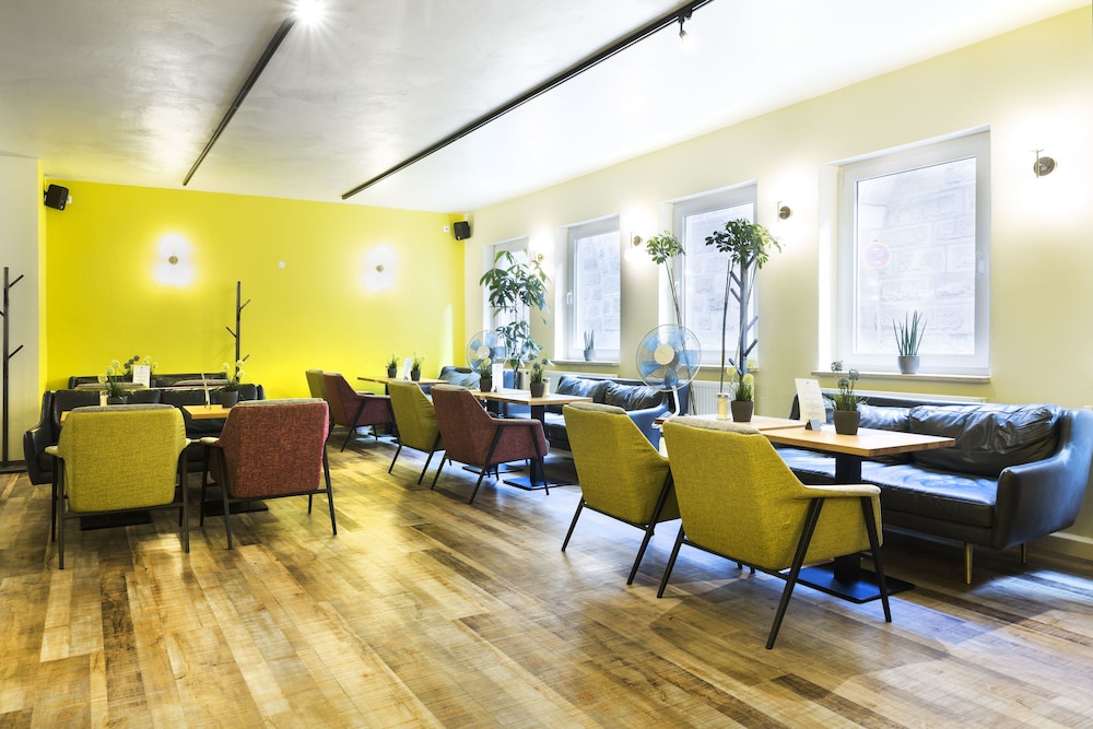 five reasons hotel and hostel