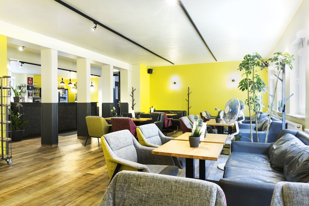 five reasons hotel and hostel