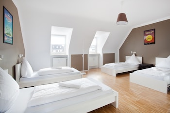 five reasons hotel and hostel