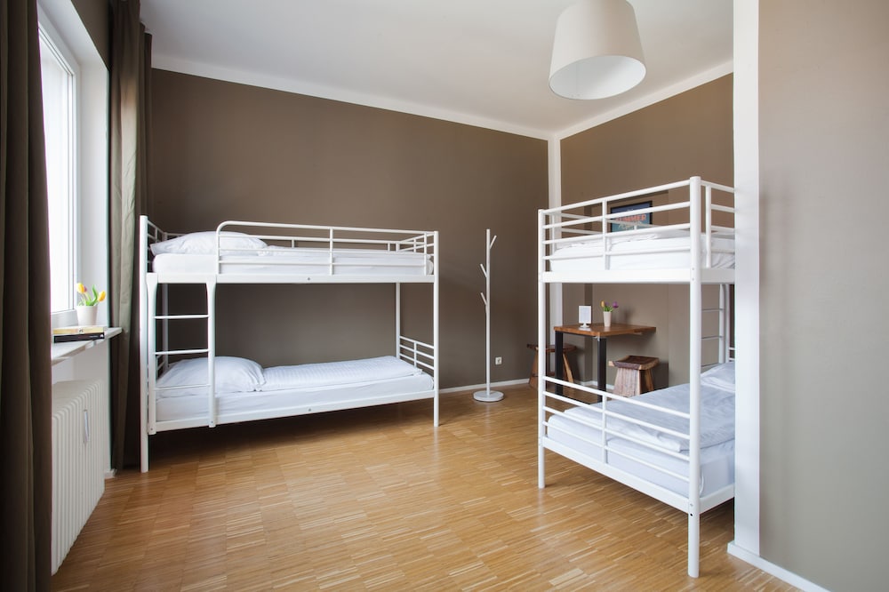 five reasons hotel and hostel