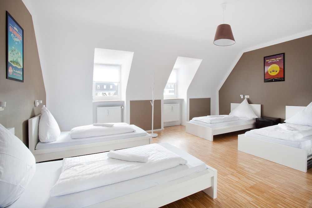 five reasons hotel and hostel