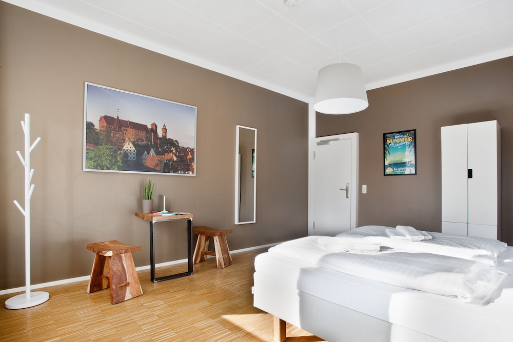 five reasons hotel and hostel