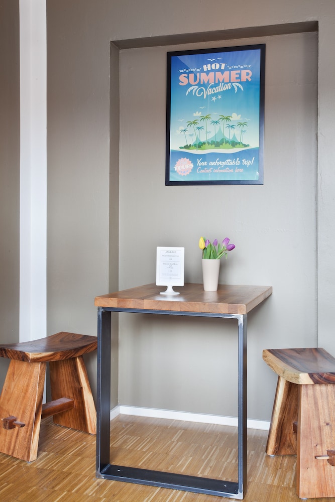 five reasons hotel and hostel