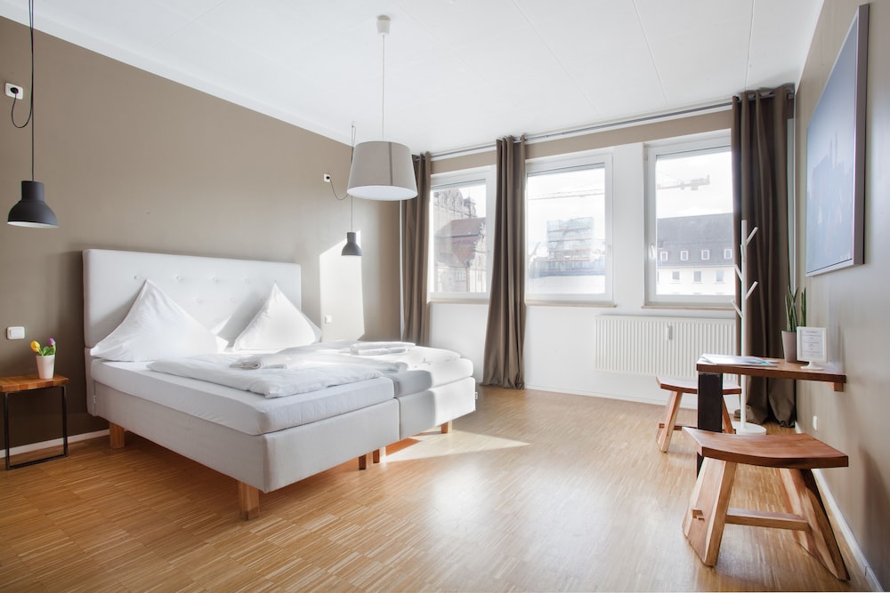 five reasons hotel and hostel