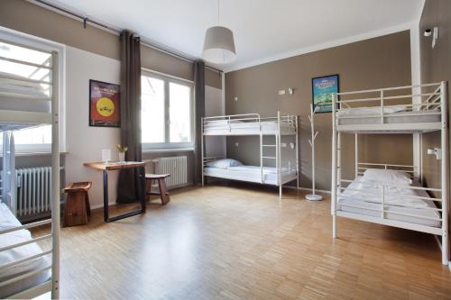 five reasons hotel and hostel